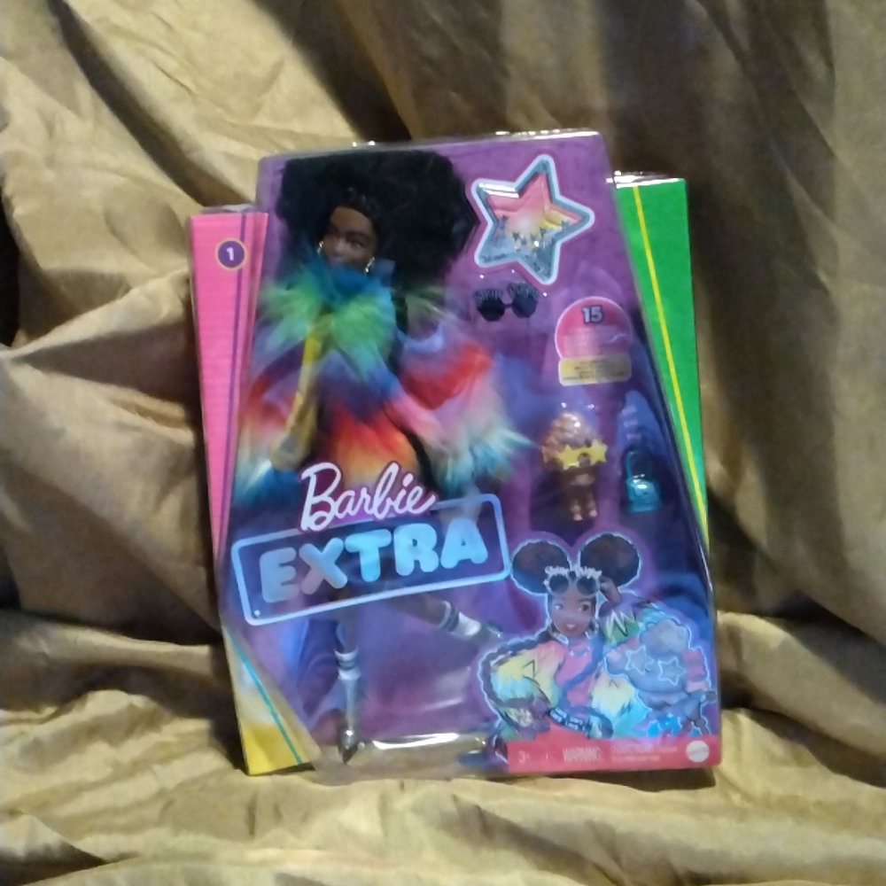 Barbie extra with 15 styling pieces